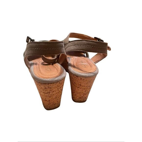 Clarks Womens Tan Olive Green Leather Elleri Plub Wedge Sandal Size 7.5 - Picture 3 of 12